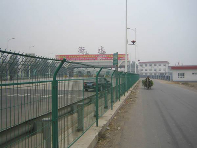 高速公路<a href=http://ellabo.com.cn target=_blank class=infotextkey>護(hù)欄網(wǎng)</a>