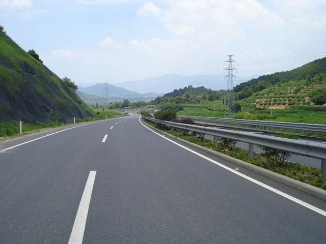 川森高速公路安全護欄圖片